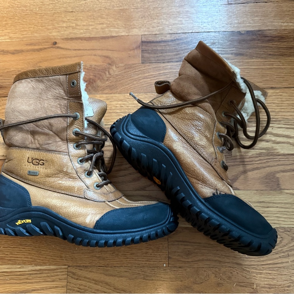Ugg Adirondack Boots - Picture 3 of 6